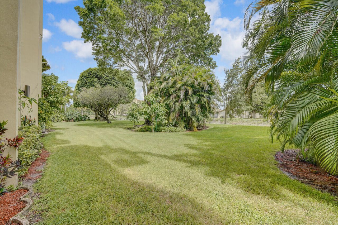 3524 Via Poinciana, Unit 102, Lake Worth, FL 33467 Photo