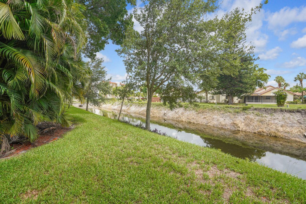 3524 Via Poinciana, Unit 102, Lake Worth, FL 33467 Photo
