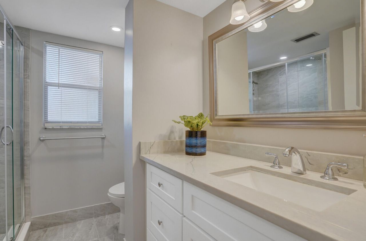 3524 Via Poinciana, Unit 102, Lake Worth, FL 33467 Photo
