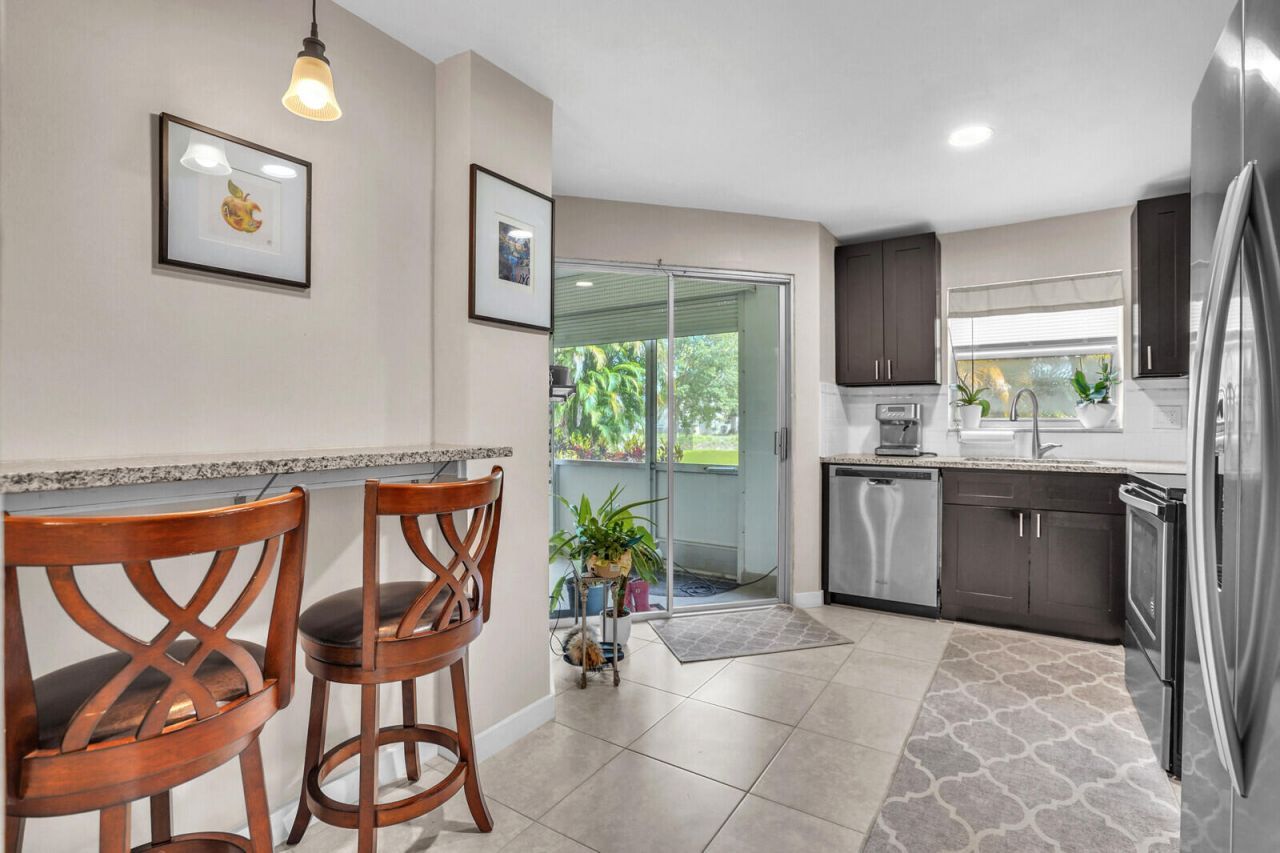 3524 Via Poinciana, Unit 102, Lake Worth, FL 33467 Photo