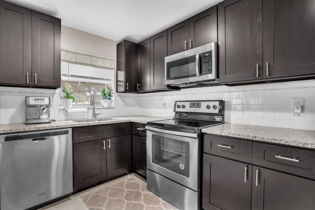 3524 Via Poinciana, Unit 102, Lake Worth, FL 33467 Photo