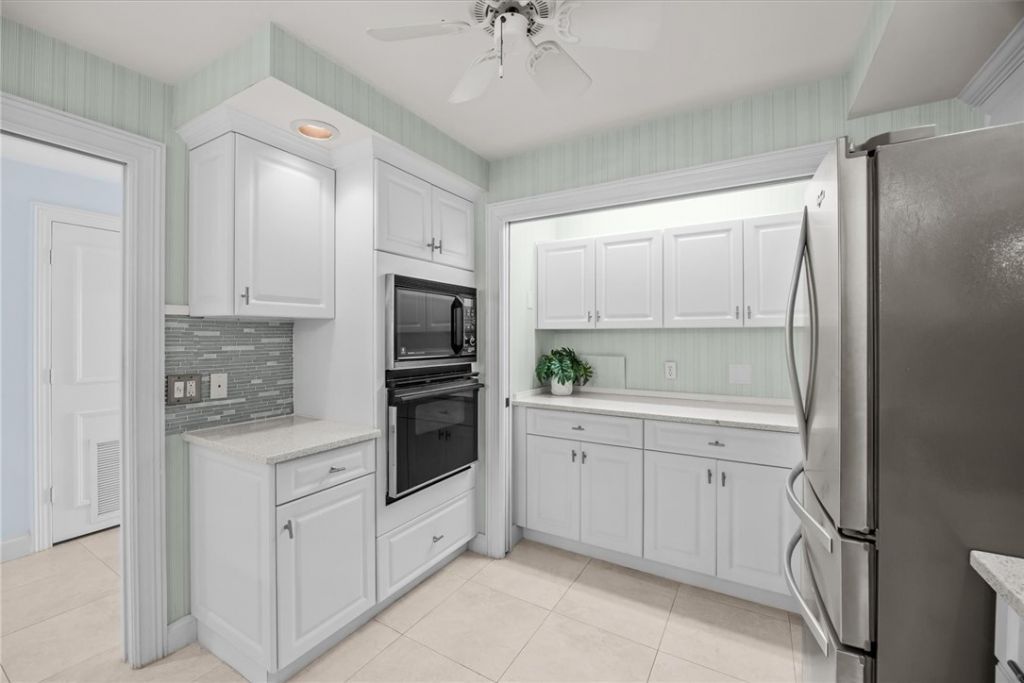 1903 Bay Road, Unit 206, Vero Beach, FL 32963 Photo