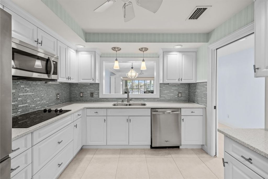 1903 Bay Road, Unit 206, Vero Beach, FL 32963 Photo