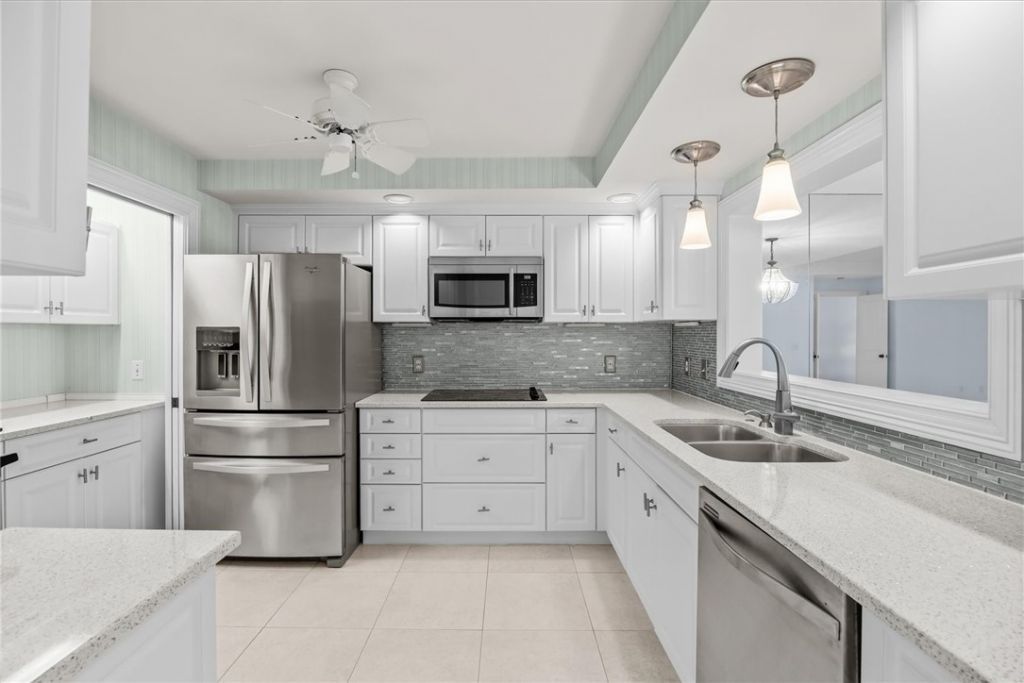 1903 Bay Road, Unit 206, Vero Beach, FL 32963 Photo