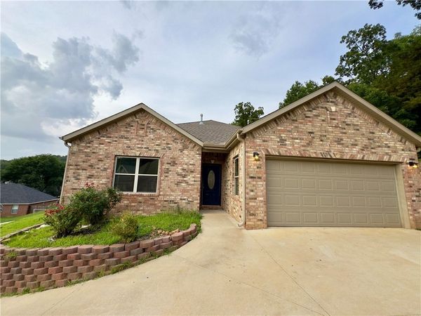 2232 Presley Lane, Springdale, AR 72764