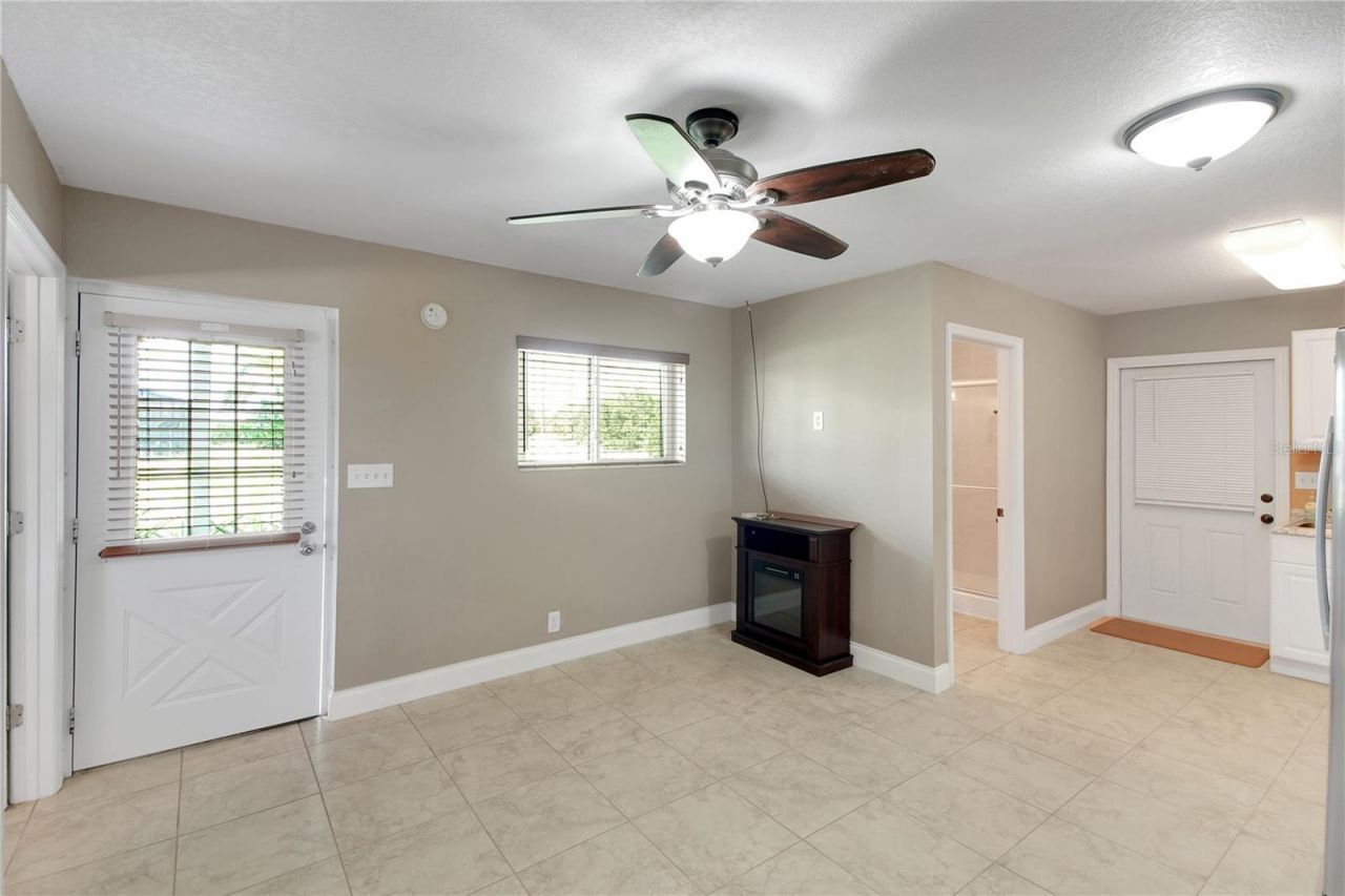 16982 SE Highway 42, Weirsdale, FL 32195 Photo