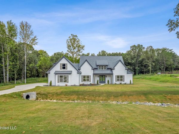 10094 Sunset Crk Drive, Hernando, MS 38632