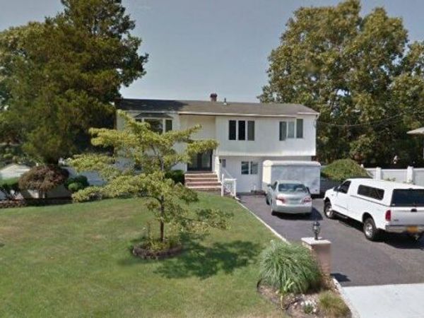 317 Pennsylvania Avenue, Bay Shore, NY 11706