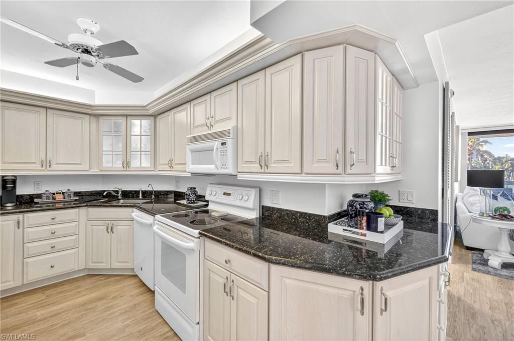 4001 Gulf Shore Blvd N, Unit 105, Naples, Fl 34103 Photo