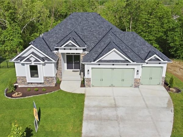 8841 N KENTUCKY Avenue, Kansas City, MO 64157