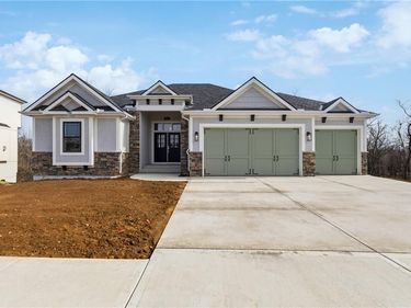 8841 N KENTUCKY Avenue, Kansas City, MO 64157