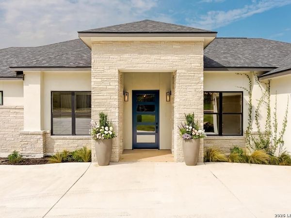 2089 Summit Crest Dr, Kerrville, TX 78028