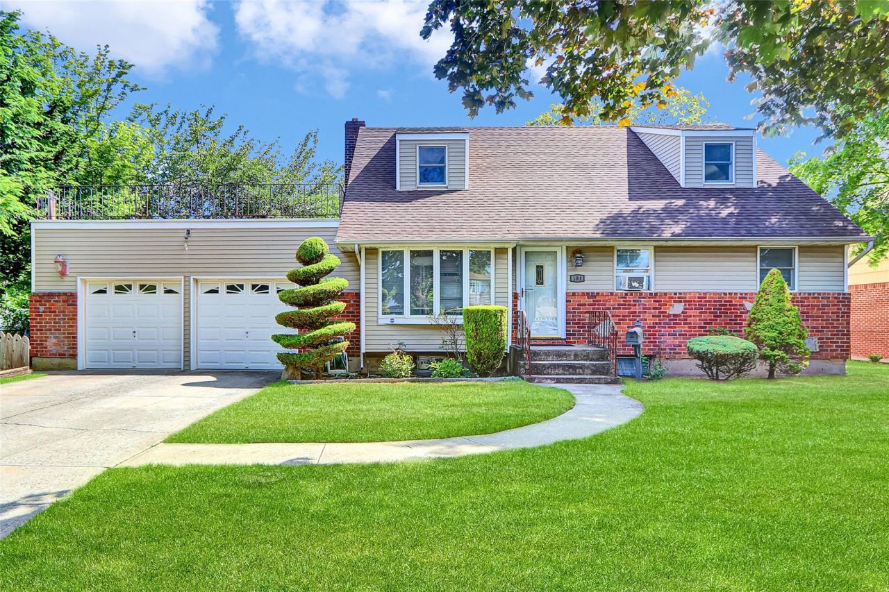 181 Maple Avenue, East Meadow, NY 11554 Main Photo