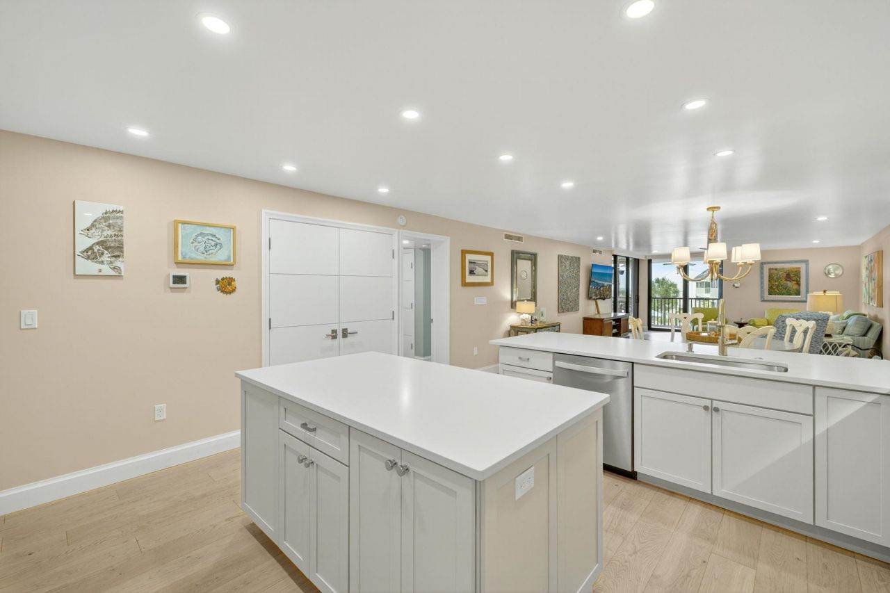 2929 W Gulf Dr, Unit 207, Sanibel, FL 33957 Photo