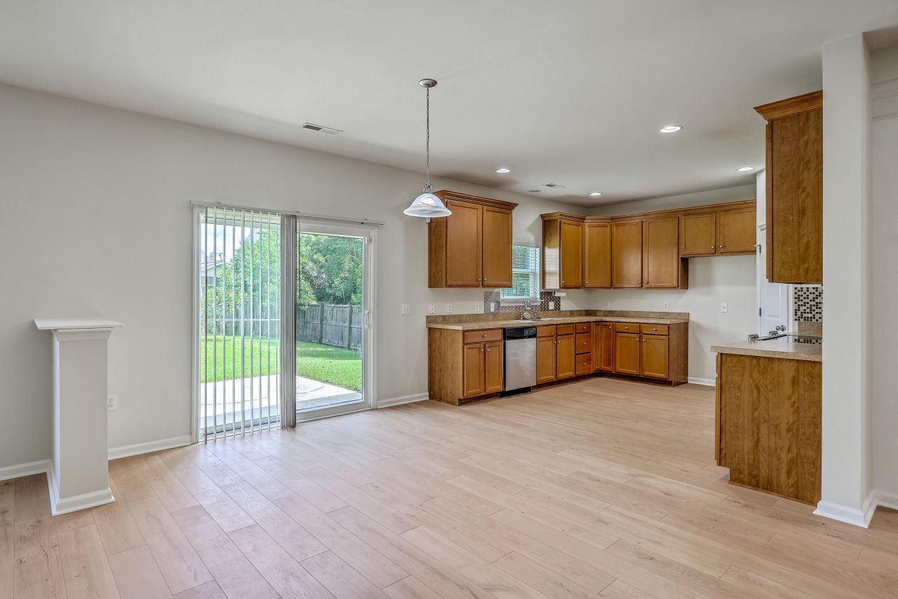 449 Delmont Drive Photo 12