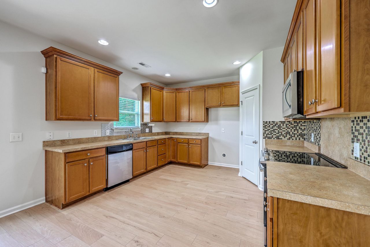 449 Delmont Drive Photo 13