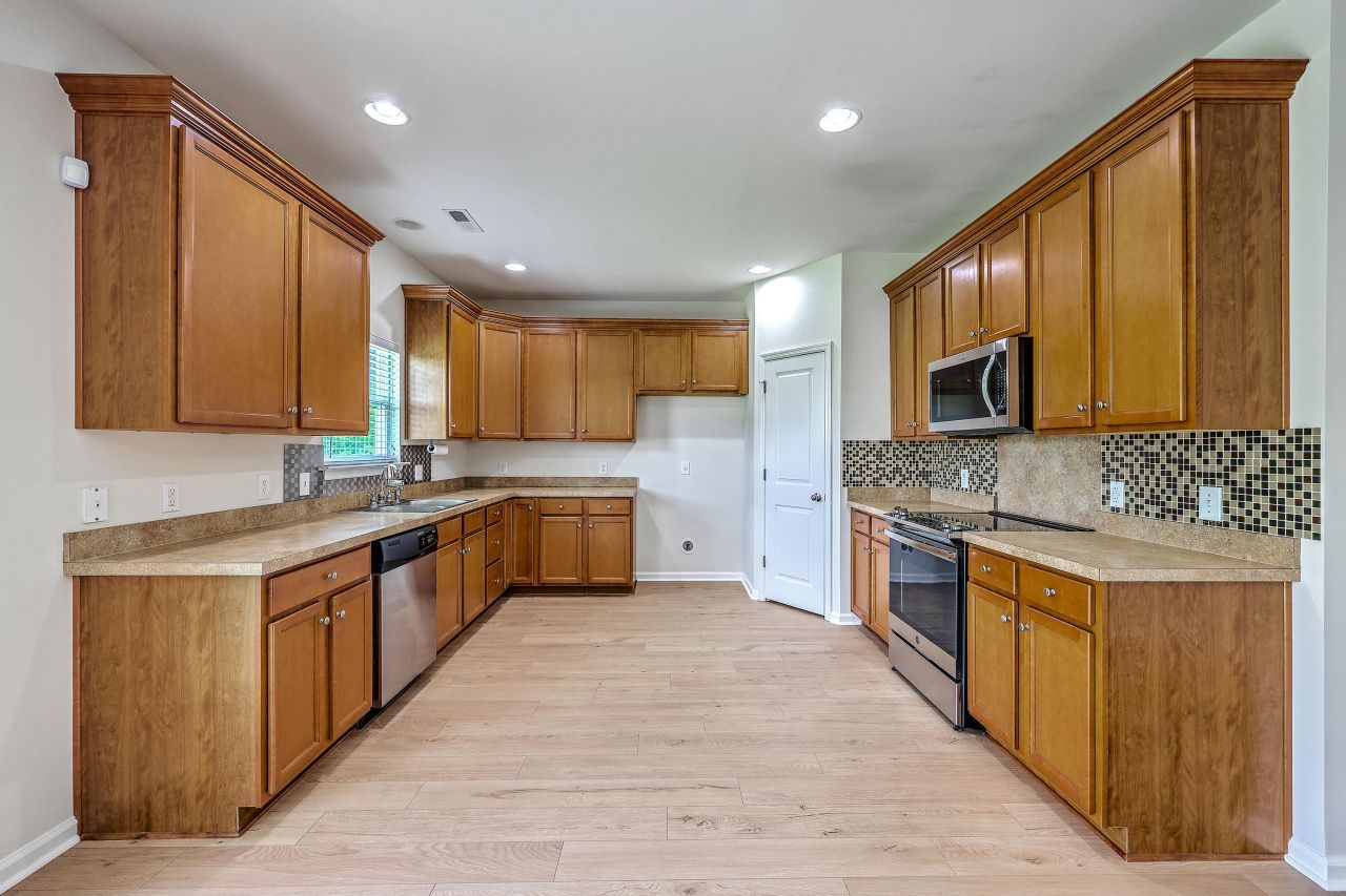 449 Delmont Drive Photo 14