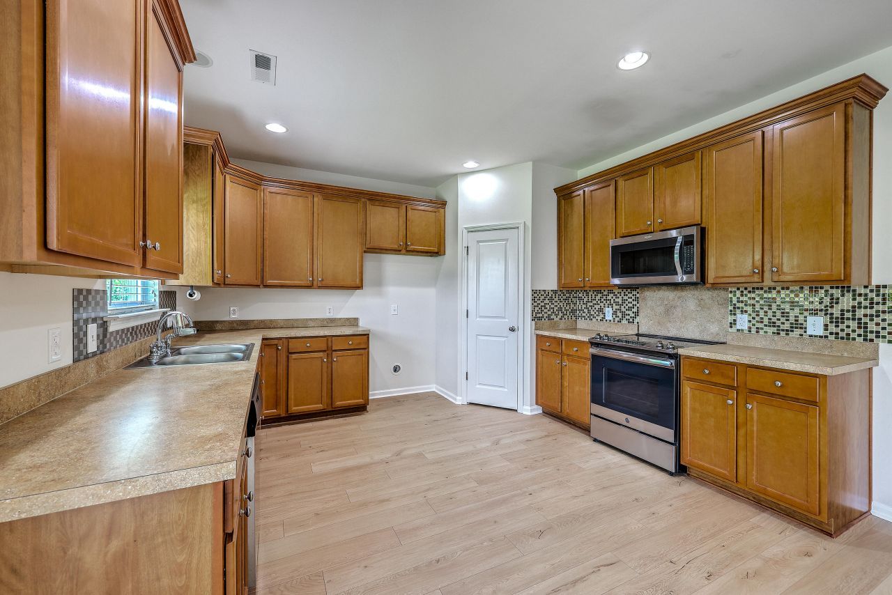 449 Delmont Drive Photo 15