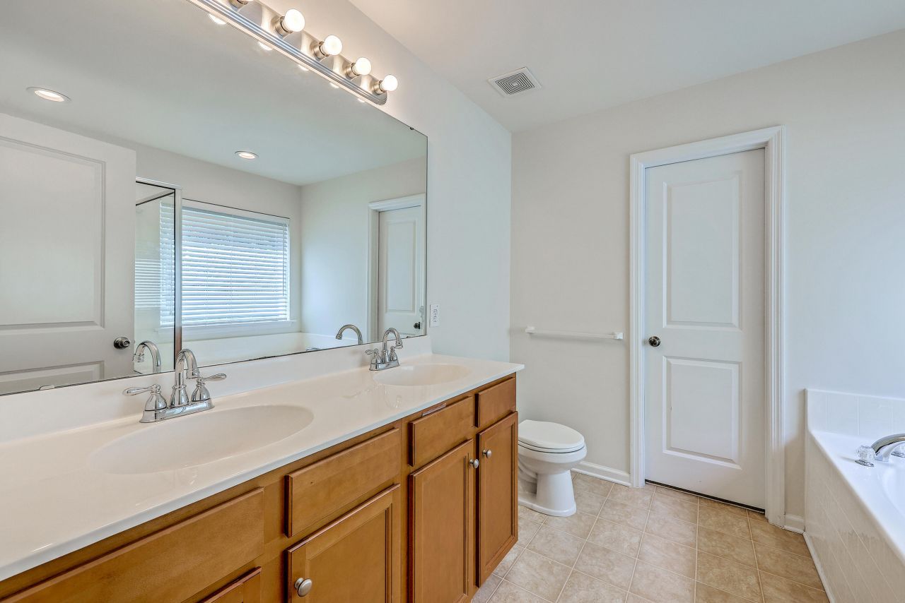 449 Delmont Drive Photo 21