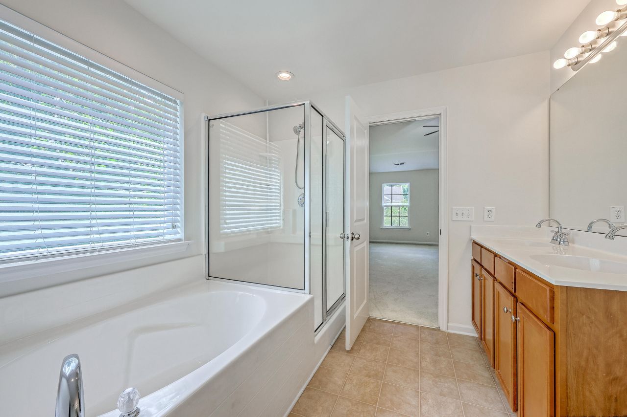 449 Delmont Drive Photo 22