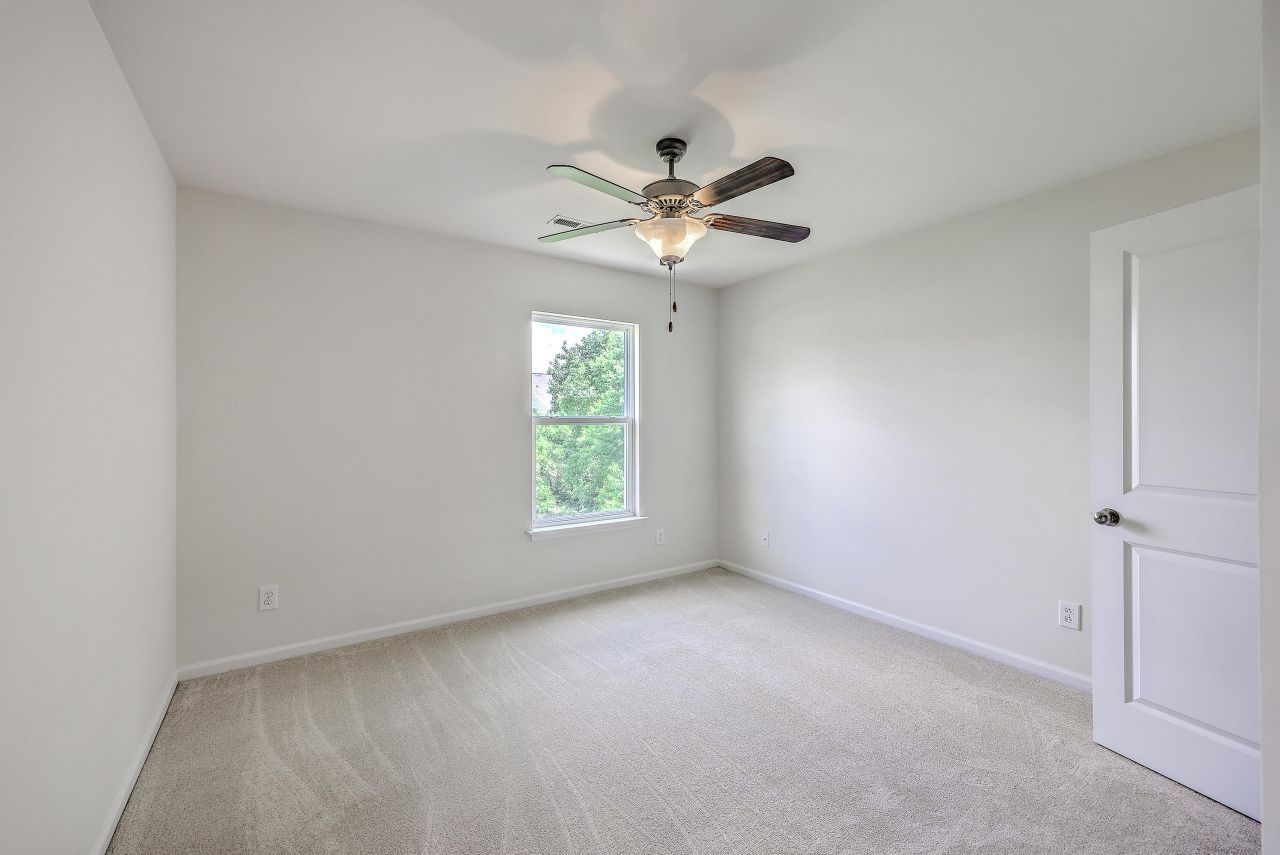 449 Delmont Drive Photo 25