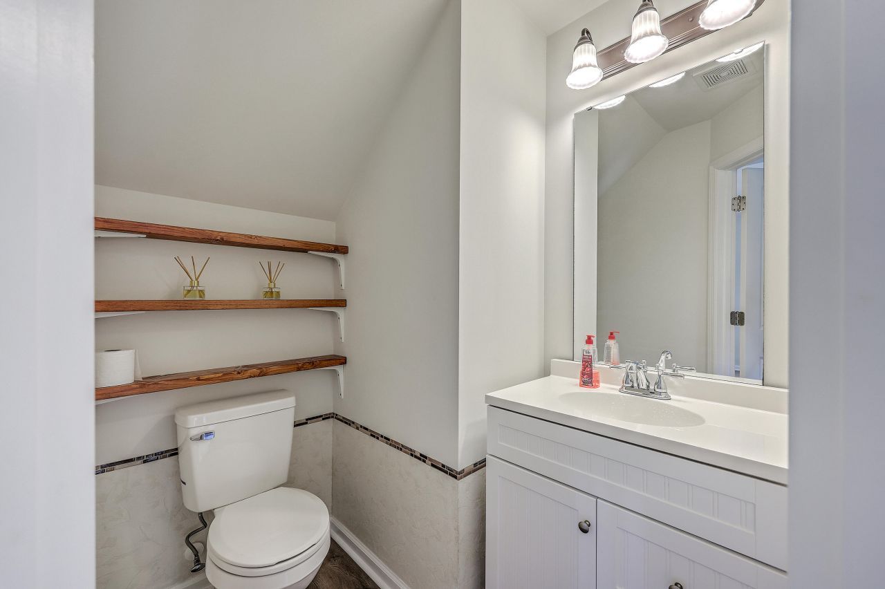 449 Delmont Drive Photo 28