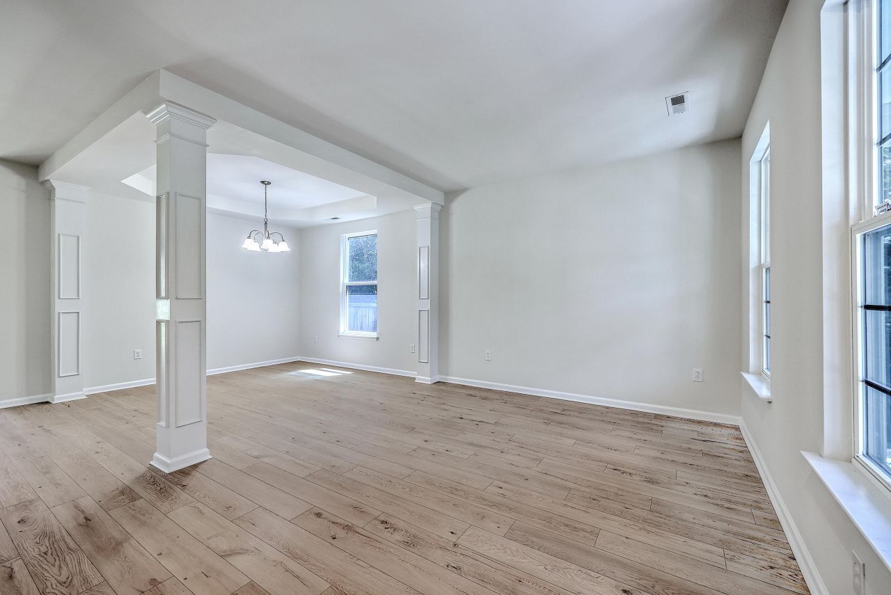 449 Delmont Drive Photo 4