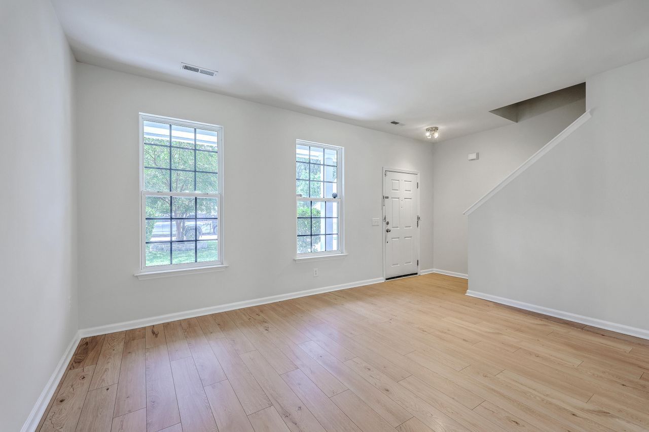 449 Delmont Drive Photo 5