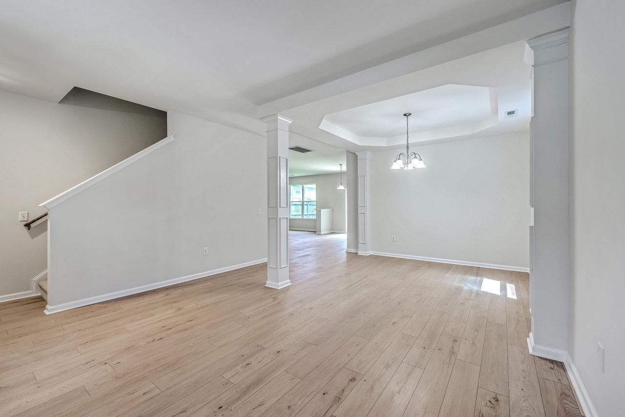 449 Delmont Drive Photo 7