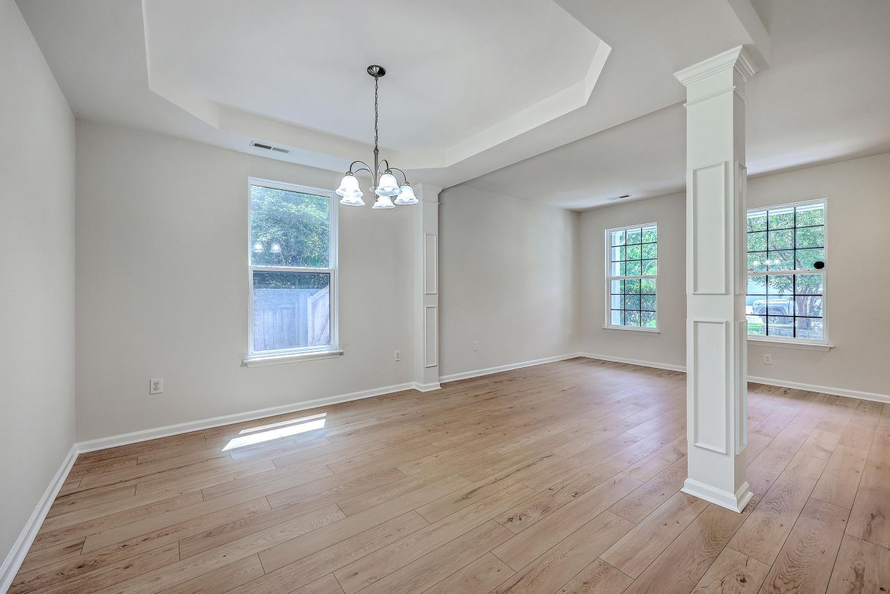 449 Delmont Drive Photo 9