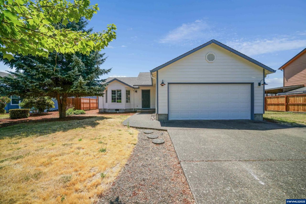 1033 E St, Independence, OR 97351 Main Photo