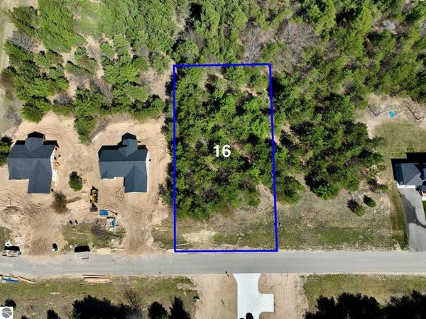 6432 Jeffrey Place, Grawn, MI 49637