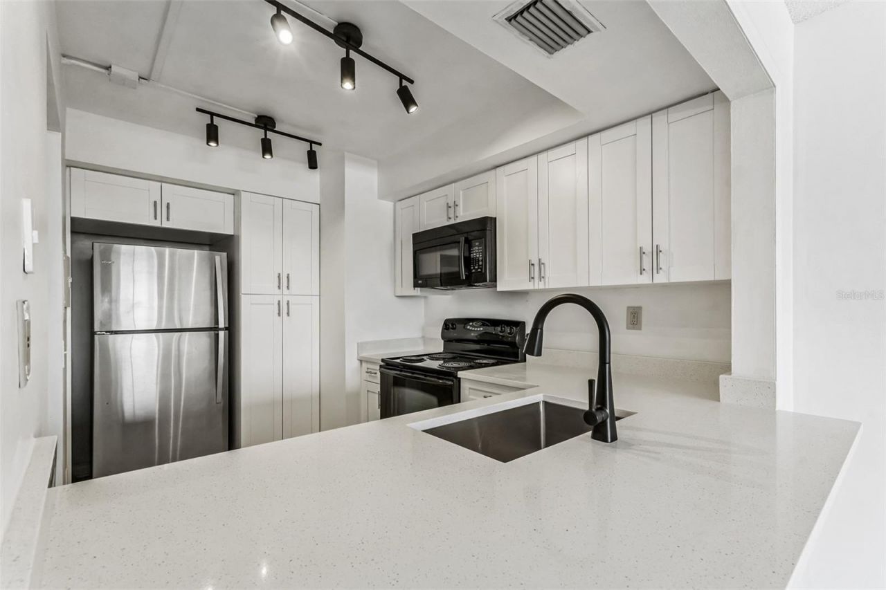 6219 Palma Del Mar Boulevard S, Unit 301, Saint Petersburg, FL 33715 Photo