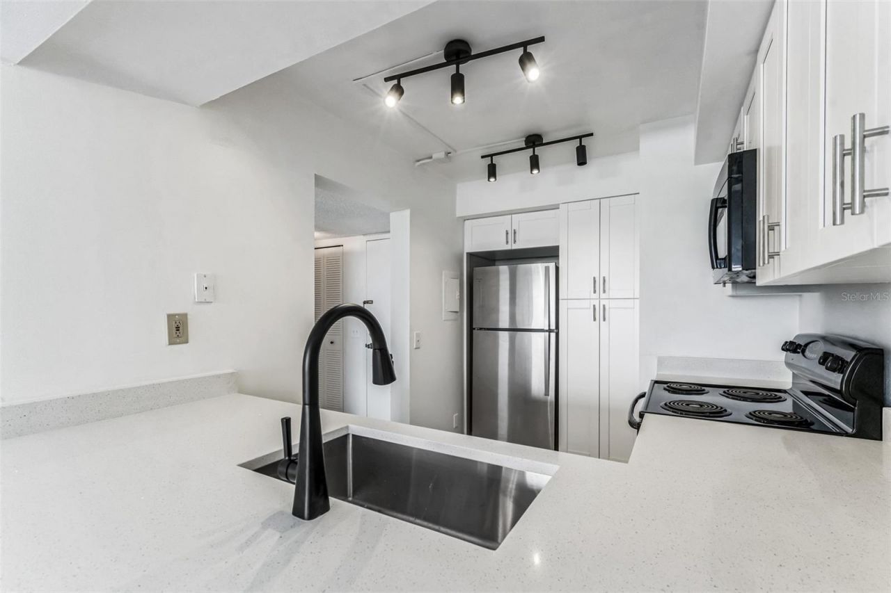 6219 Palma Del Mar Boulevard S, Unit 301, Saint Petersburg, FL 33715 Photo