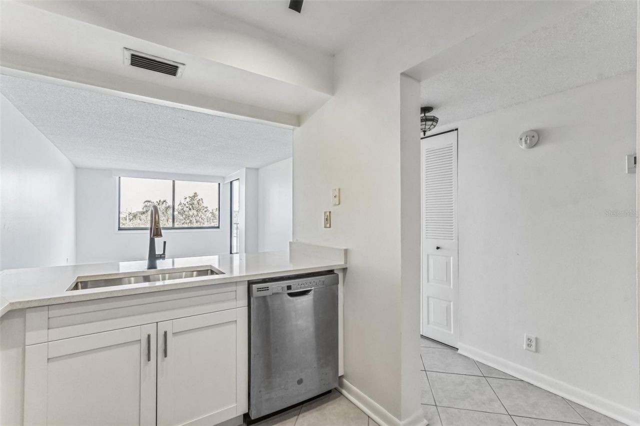 6219 Palma Del Mar Boulevard S, Unit 301, Saint Petersburg, FL 33715 Photo