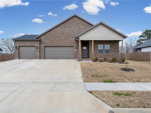 2208 Riggins Avenue, Pea Ridge, AR 72751