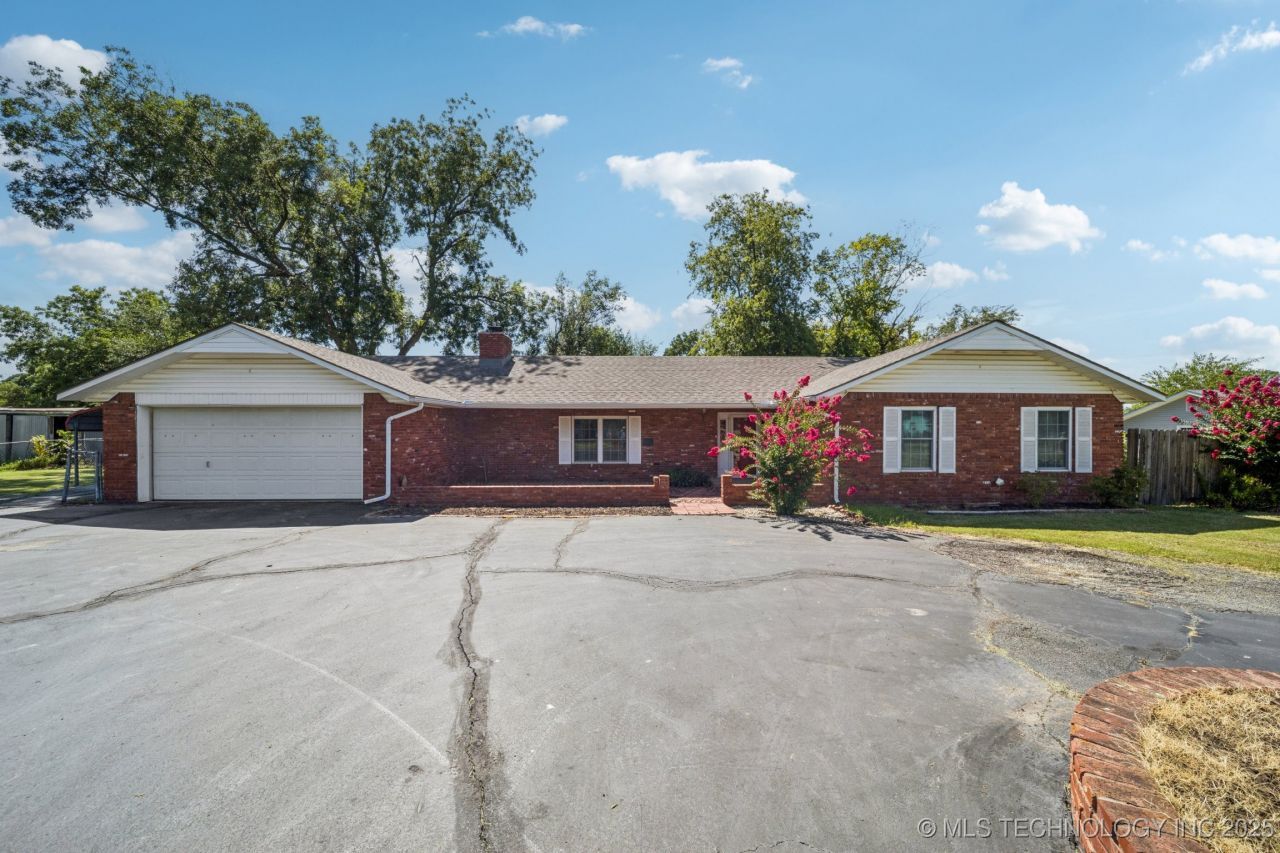 100 S 5th Street, Morris, OK 74445 Main Photo