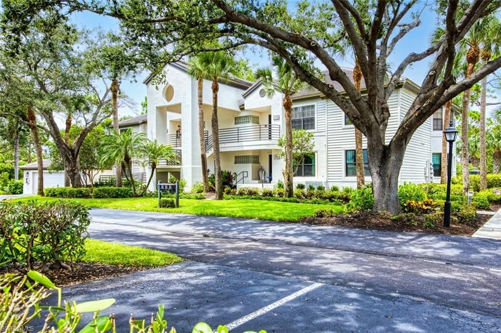 27024 Oakwood Lake Dr, Unit 201, Bonita Springs, FL 34134 Photo