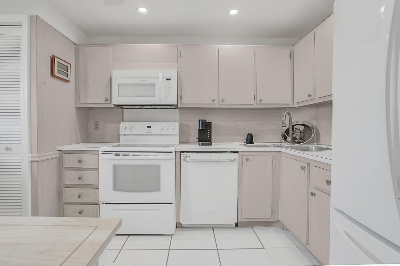 1523 E Hillsboro Boulevard, Unit 336, Deerfield Beach, FL 33441 Photo