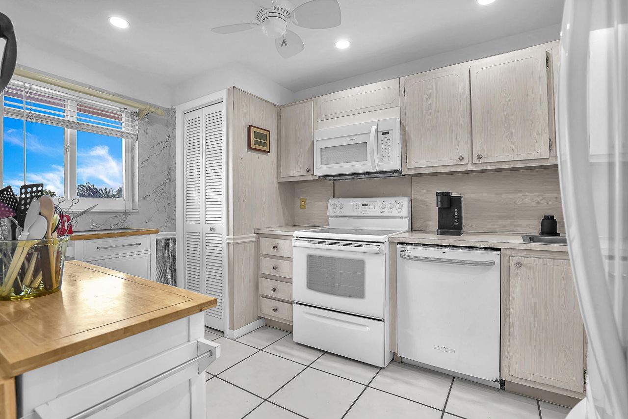 1523 E Hillsboro Boulevard, Unit 336, Deerfield Beach, FL 33441 Photo