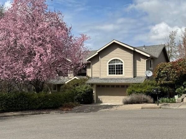 460 Sunshine Circle, Ashland, OR 97520