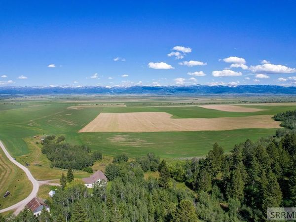 3090 N 8000 W, TETONIA, ID 83452