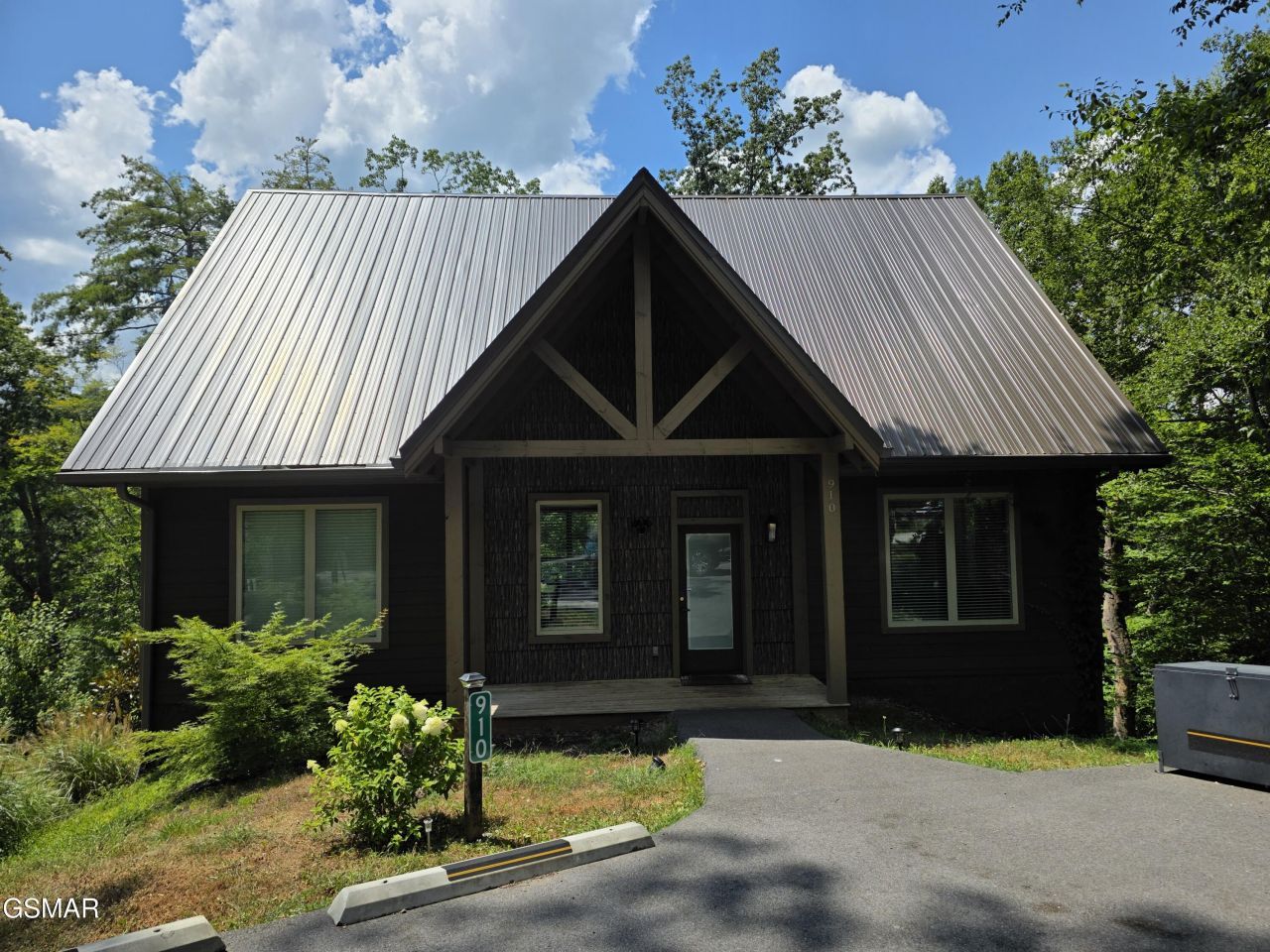 910 Saddle Creek Way, Sevierville, TN 37862 Main Photo