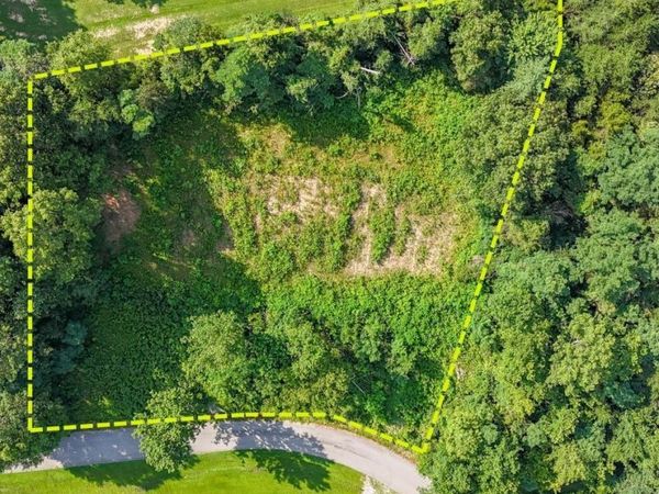 E Apache Trail, North Vernon, IN 47265