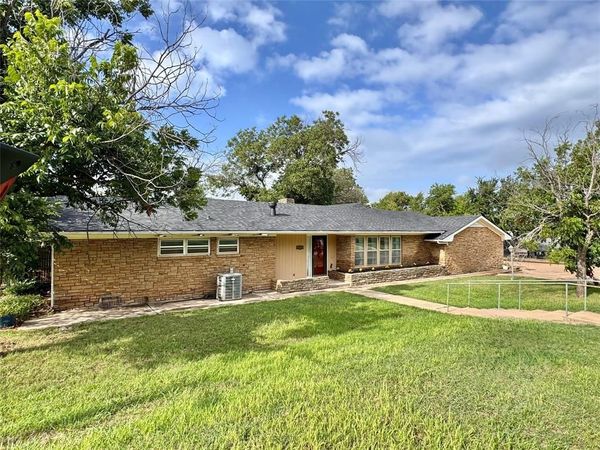 1011 E Connell Street, Breckenridge, TX 76424