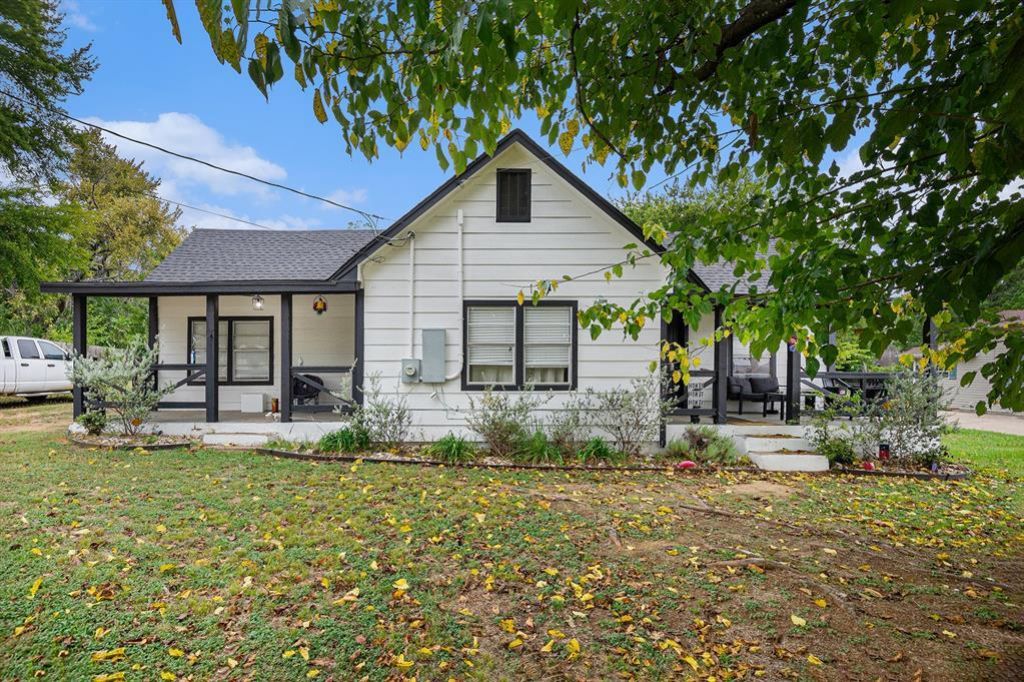 210 E 4th Street, Keene, TX 76059 Main Photo