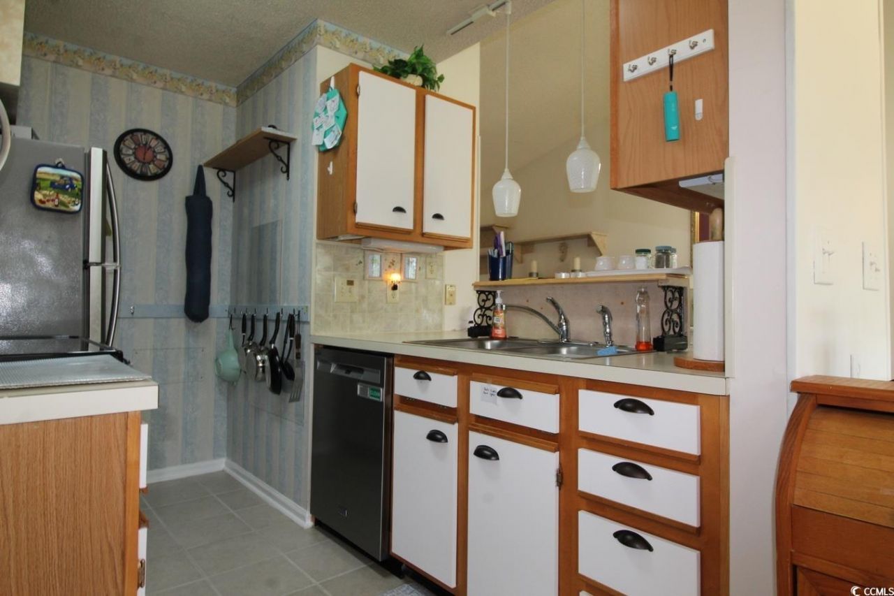 863 Tall Oaks Ct. Photo 6