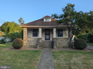 28 GROVE AVENUE, FLOURTOWN, PA 19031