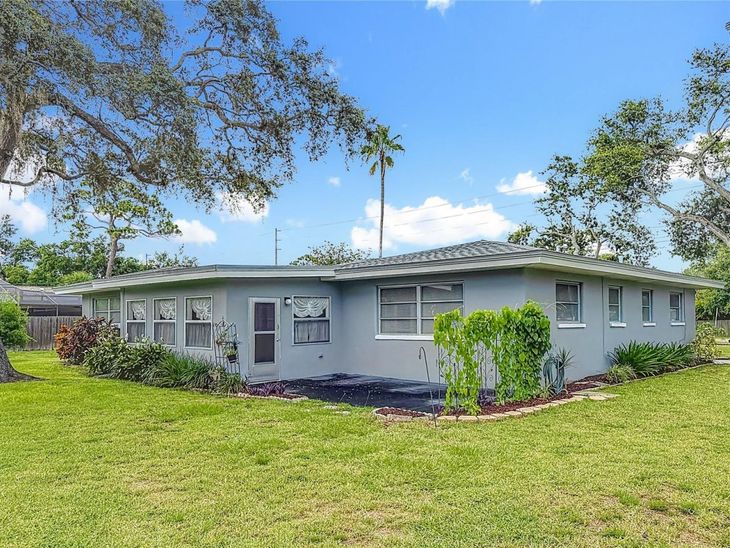 108 Indian Rocks Road S, Belleair Bluffs, FL 33770