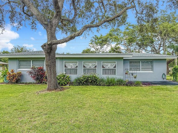 108 Indian Rocks Road S, Belleair Bluffs, FL 33770